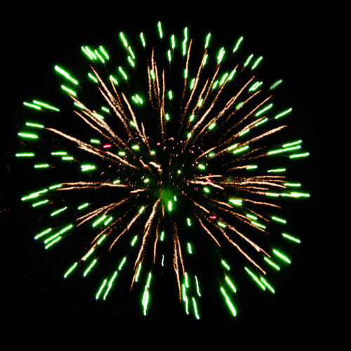 Фейерверк Новогодняя соточка (0,8" х 100 залпов) Русская пиротехника РС6641