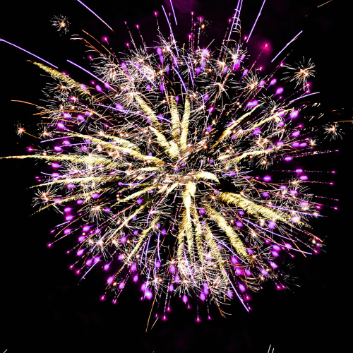 Фейерверк РС7560 3Д: Зимние забавы (1,0 х 100 залпов) Русская пиротехника