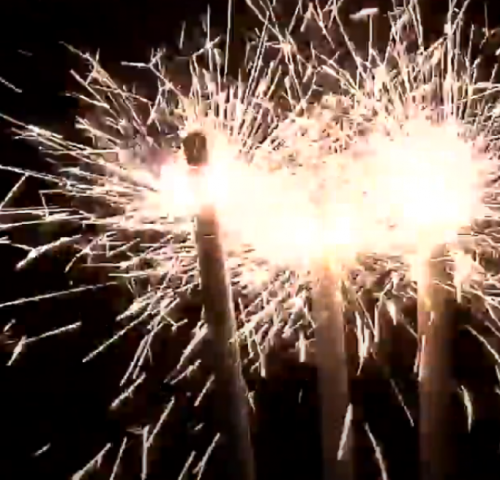 Набор длинные бенгальские огни 600 мм. ТР154 - 15 шт. (5 уп. х 3 шт) Набор длинные бенгальские огни 600 мм. ТР154 - 15 шт. (5 уп. х 3 шт)