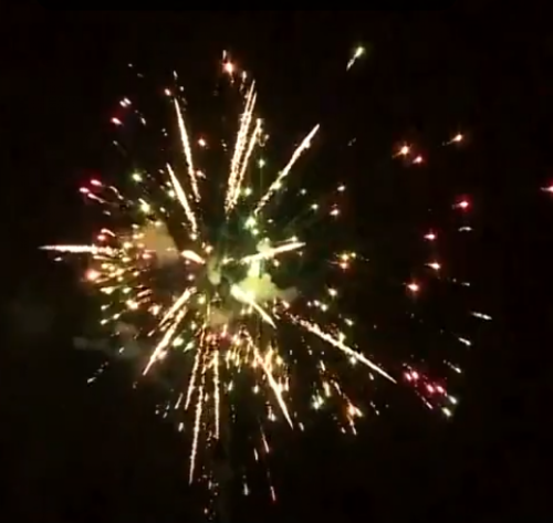 Салют Р7463 Огни на елке 1 х 16 залпов (бахи) Русский фейерверк